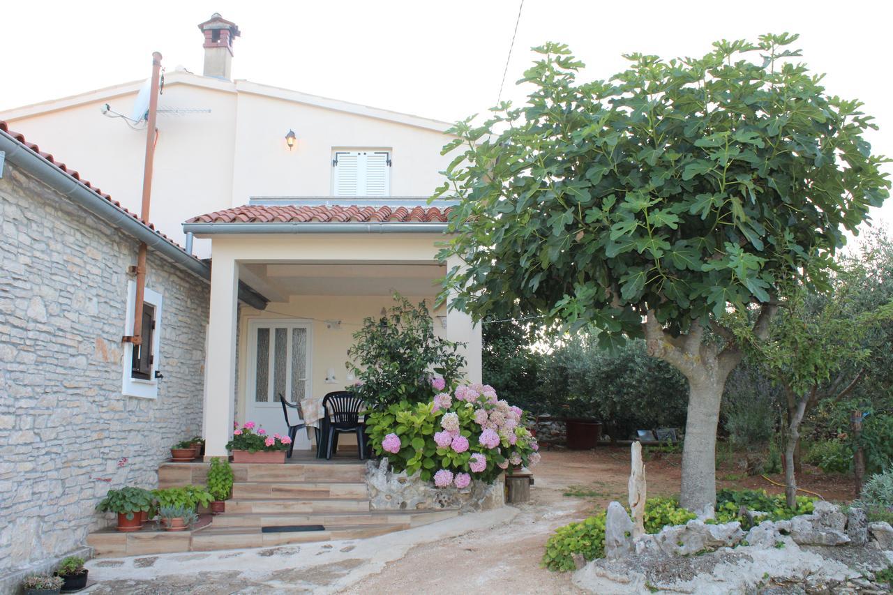 Haus Glavani Barban Екстериор снимка
